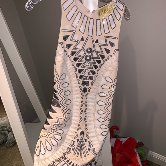 Gorgeous formal dress - Picture 2 of 4